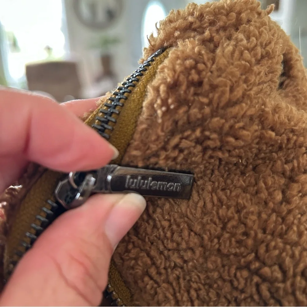 Lululemon Brown Sherpa Pouch - Picture 8 of 8